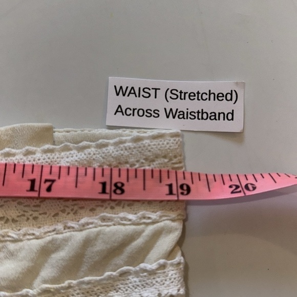 100% silk skirt Designer, off-white wide waist button, detailed with lace shell - Picture 13 of 13